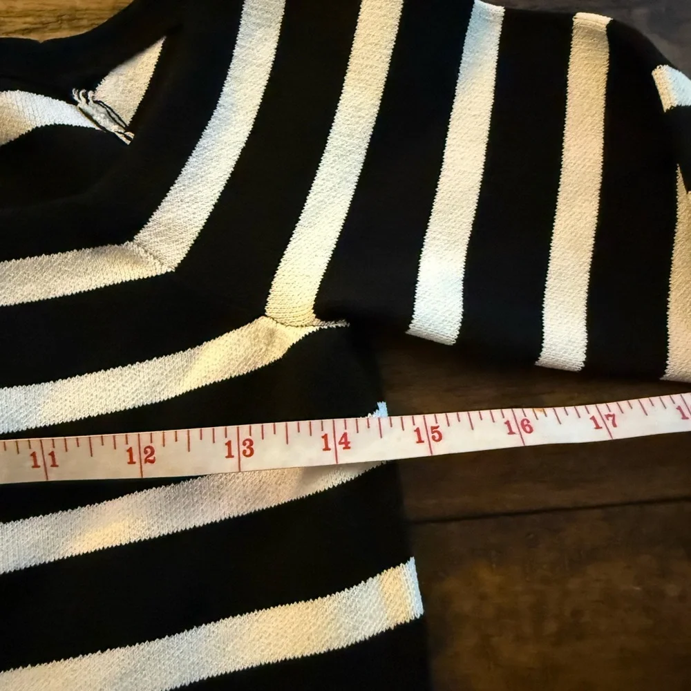 Sz M Rachel Roy Black and White Striped Knit Top - Picture 3 of 4